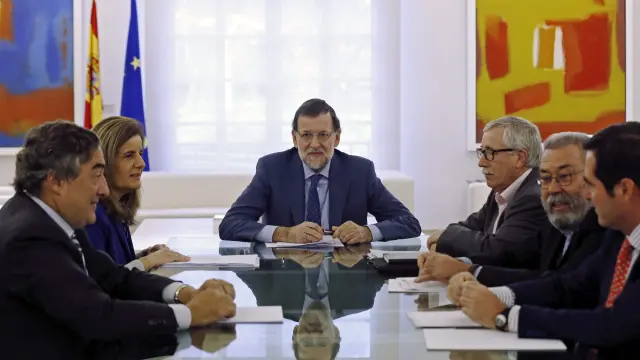 Rajoy se reúne con representantes de la patronal y los sindicatos