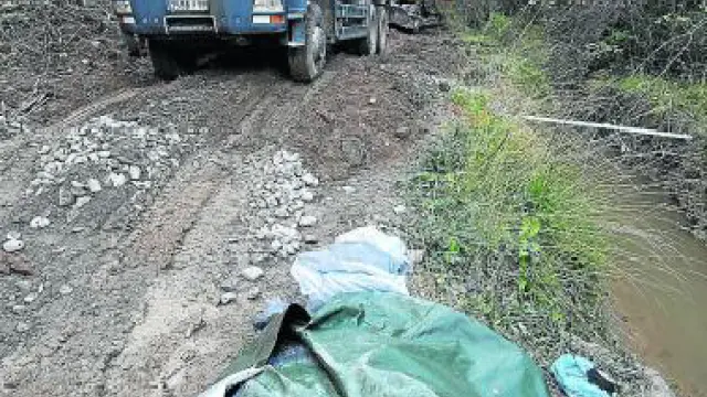 Obras para abrir un camino de acceso al barranco de Bailín