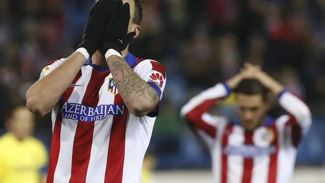 Los jugadores del Atlético se lamentan tras el gol del Villarreal