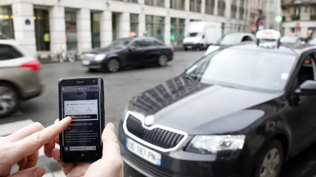 Uber, obligada a rectificar tras cuadruplicar tarifas en Sídney durante el secuestro