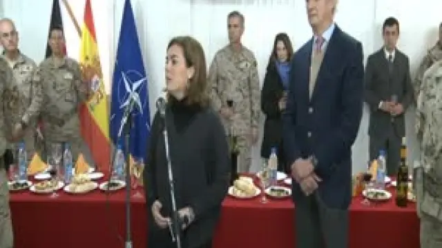 la vicepresidenta con las tropas españolas