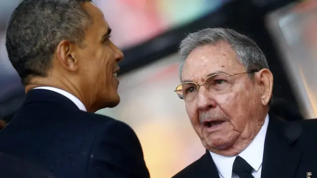 Foto de archivo de Obama y Raúl Castro