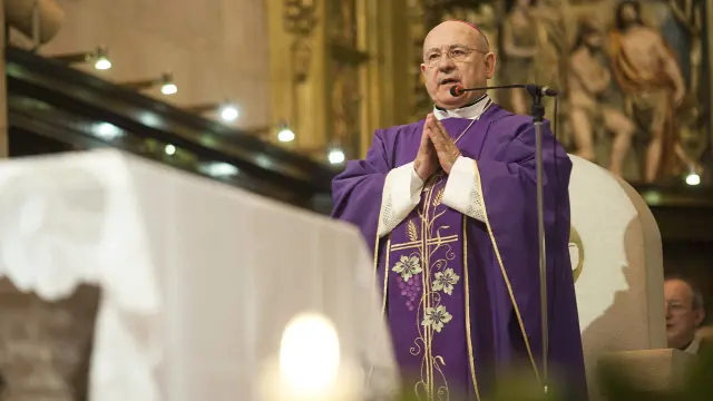 El arzobispo de Zaragoza Vicente Jiménez, en la misa de despedida como obispo de Santander