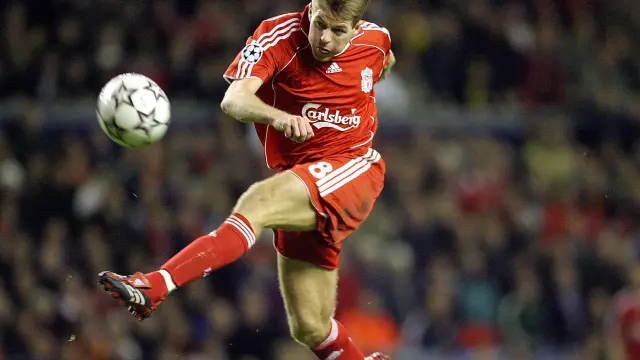 Gerrard, con la camiseta roja del Liverpool