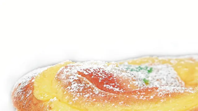 El Roscón de Reyes alegra el paladar de niños y adultos en la última cita con los dulces navideños.