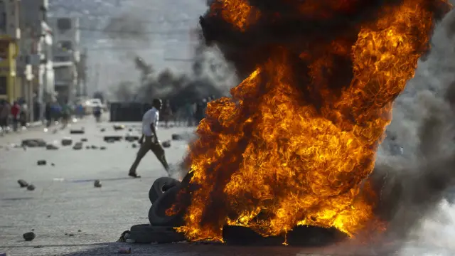 Enfrentamientos en las calles de Puerto Príncipe