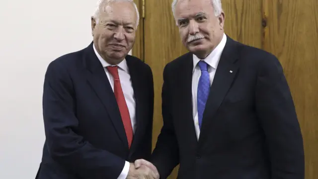 Margallo saluda a su homólogo palestino, Riyad Al Malki