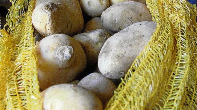 Un saco de patatas, un alimento que se introdujo en las épocas de hambruna