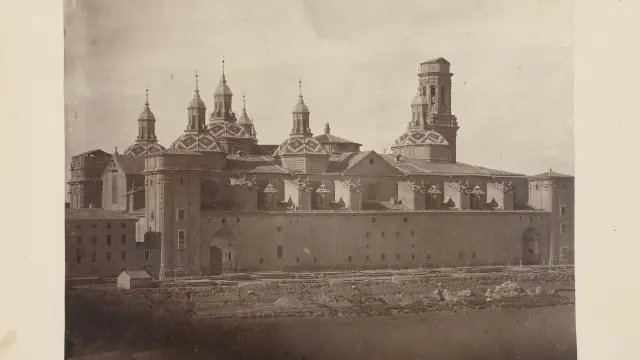 Vista posterior de la basílica del Pilar antes de 1880