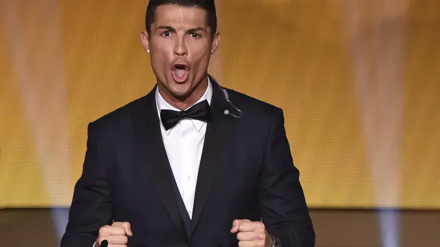 Cristiano Ronaldo celebra con un aullido su tercer Balón de Oro