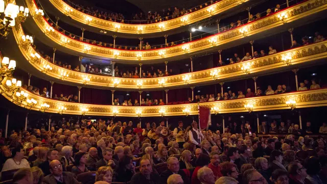 El Teatro Principal lleno para celebrar el 25 aniversario del Consejo Aragonés de las Personas Mayores