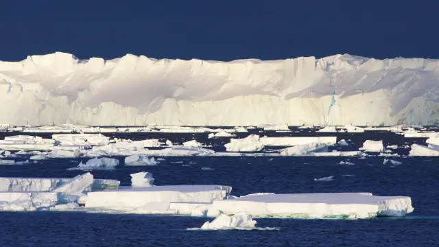 Foto de archivo de un glaciar en la Antártida.