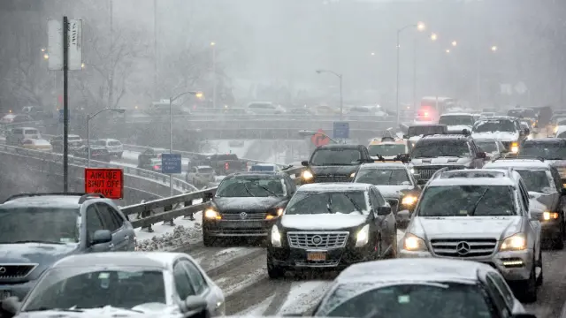 Levantada la prohibición de circulación en Nueva York y alrededores tras la gran nevada
