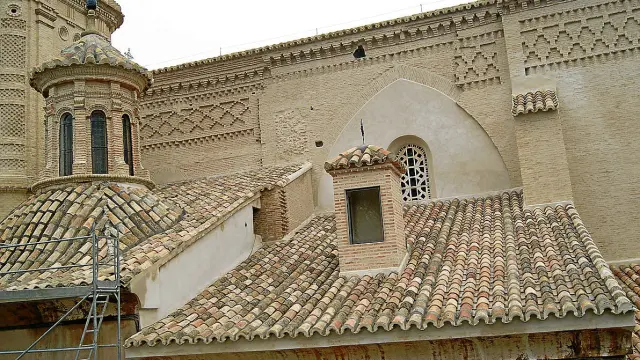 El tejado ha sido reparado y la decoración de los muros, restaurada, como se aprecia en la fotografía.