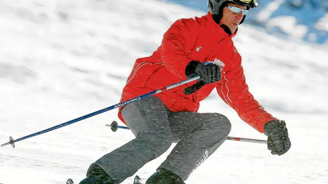 Foto de archivo de Schumacher en los Dolomitas. Hoy hace un año de su accidente de esquí.