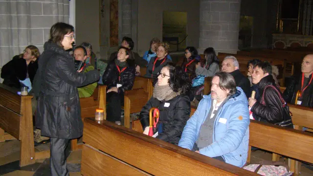 Un grupo de turistas zaragozanos en el interior de la catedral