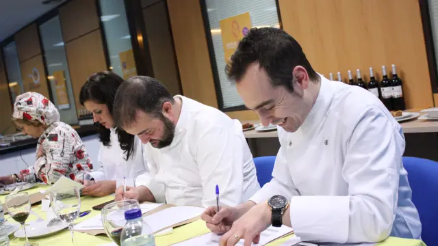 Entre los miembros del jurado estuvo el chef oscense Rubén Pertusa, del restaurante Paraninfo Trufé de Zaragoza.