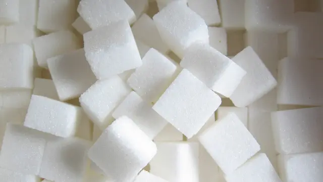 Consumir unos 25 gramos de azúcar al día equivaldría a unos seis terrones.