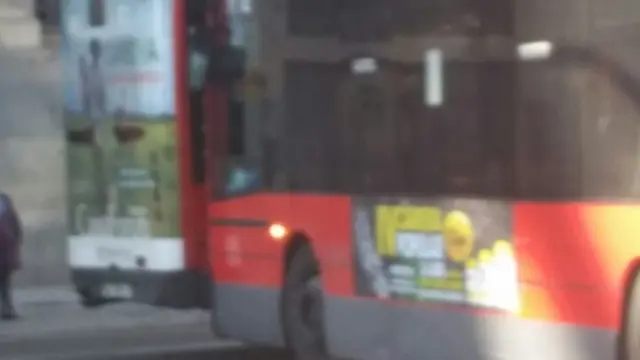 Choque sin heridos entre dos autobuses urbanos en el cruce de la calle Don Jaime con el Coso