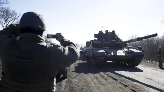 Soldados ucranianos abandonando Debáltsevo