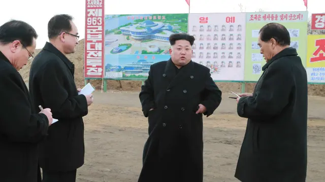 Kim Jong-un pide a su Ejército que esté "totalmente preparado" para la guerra con EE. UU.
