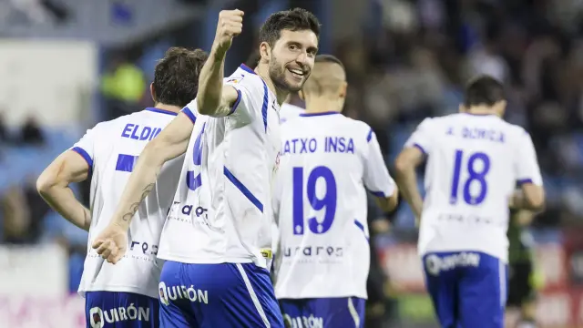 Borja Bastón celebra uno de sus goles contra el Llagostera