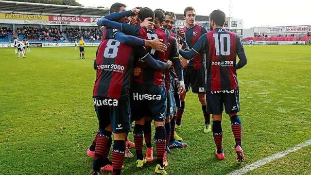 El Huesca, en la celebración de un gol.