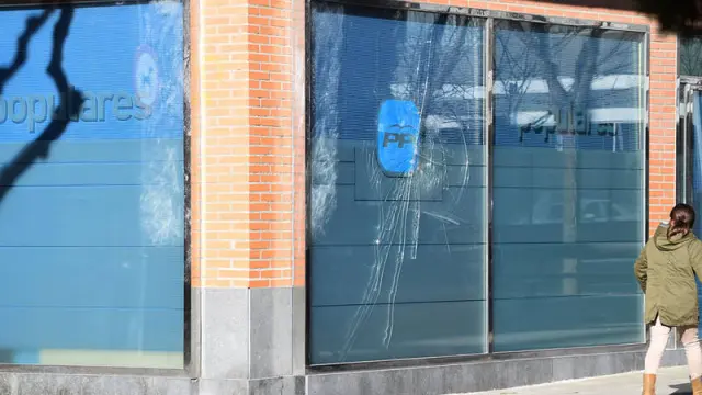 Detenidos cuatro menores como presuntos autores de los daños a la   sede del PP de Huesca