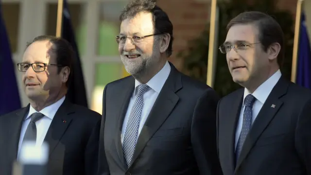 Rajoy recibe a Hollande y Passos Coelho en Moncloa para iniciar la cumbre sobre energía en la UE