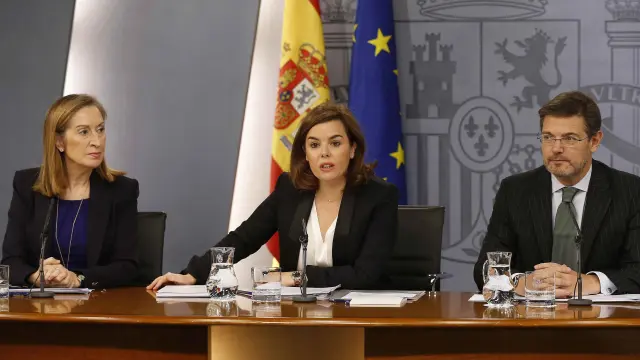 El ministro de Justica, Morenés, este viernes tras la rueda de prensa del consejo de ministros, junto a la Vicepresidenta y ministra de Fomento Ana Pastor