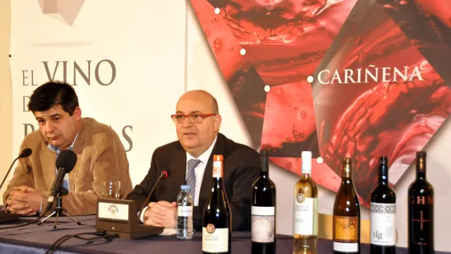 Antonio Urbide, de la D.O.P. Cariñena, y José Luis Campos, director de Comunicación y Marketing, en la presentación.