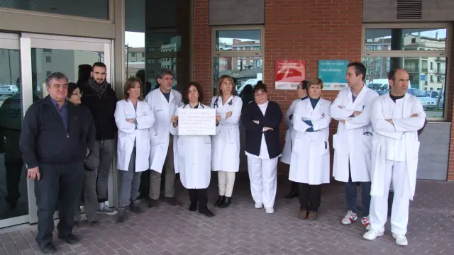 Médicos y enfermeros del centro de salud de Tarazona durante la protesta