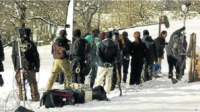 El rodaje de 'Palmeras en la nieve' finalizó el 20 de enero en el valle de Pineta (Bielsa) con Mario Casas, esquiando bajo el micrófono, como uno de los protagonistas.