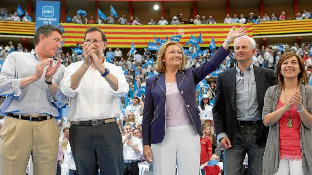 En la imagen, Blasco, Rajoy,Rudi, Suárez y Alós, en un acto en 2011.