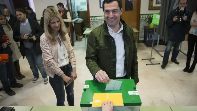 El candidato popular Juan Moreno, en el momento de votar