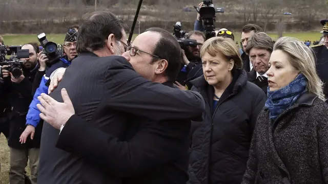 Rajoy, Hollande y Merkel se encuentran en la zona del accidente