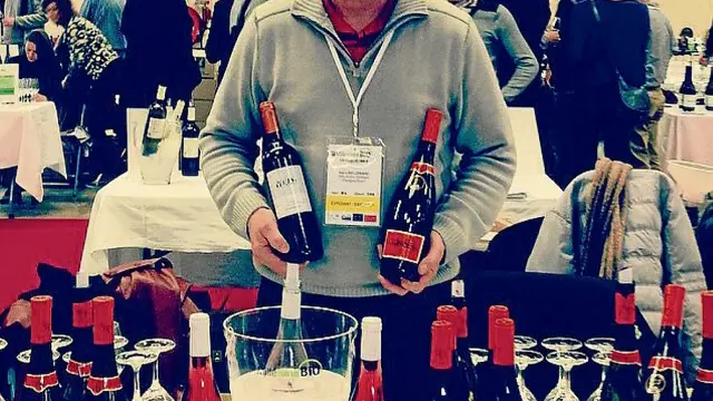 Alain Bellemare, con los vinos de Bodegas Villa d'Orta