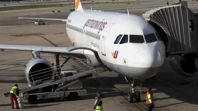Un avión de Germanwings, en el aeropuerto de El Prat