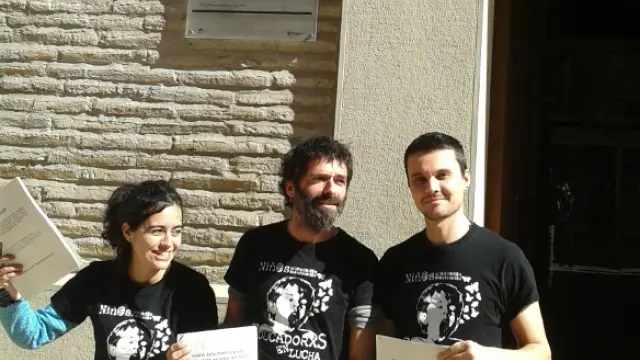 Educadores en Lucha en la puerta del Justicia de Aragón