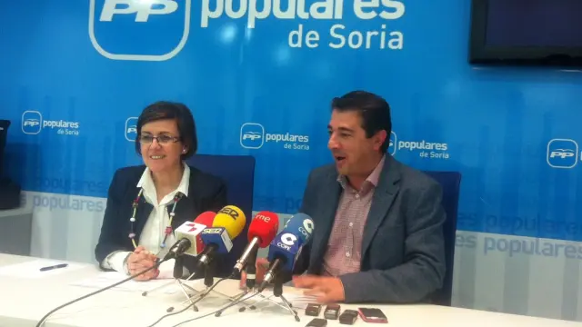 La presidenta del PP soriano y senadora, Marimar Angulo, junto al secretario provincial Jesús Ángel Peregrina,