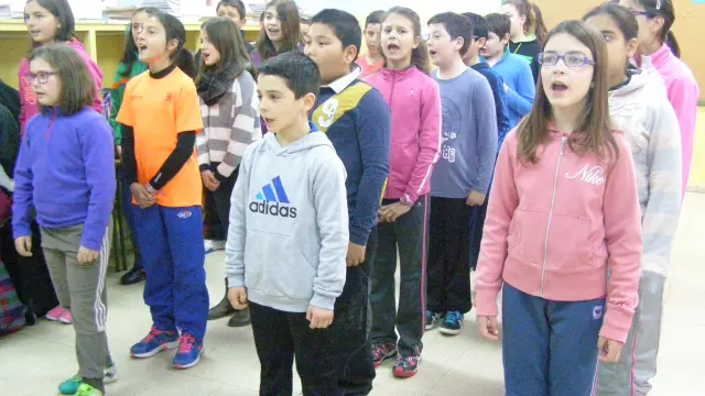 Avanzan los ensayos en el colegio Moncayo de Tarazona para el concierto de 'Cantania'