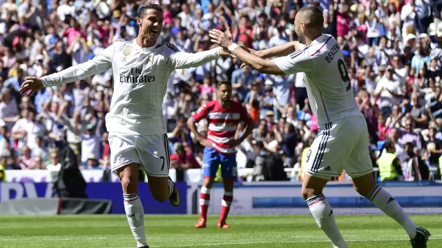 Cristiano y Benzema celebran un gol ante el Granada