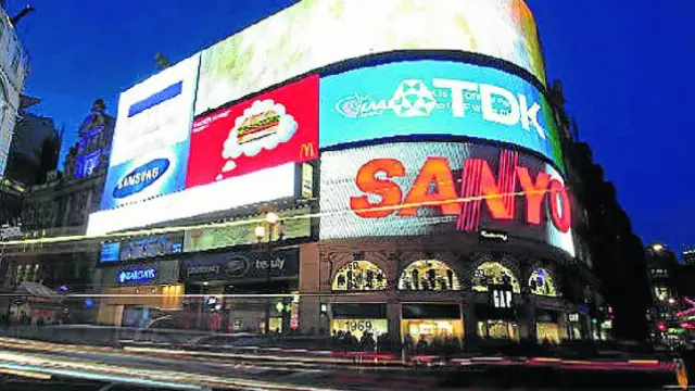 Una imagen que forma parte del pasado, Piccadilly Circus con el anuncio de TDK.