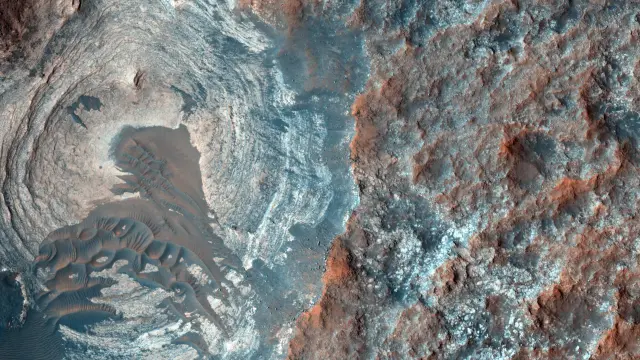 Imagen de una depresión circular en Marte