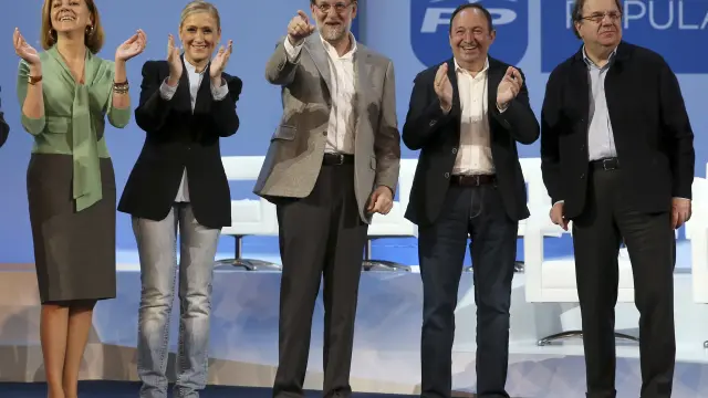 Rajoy junto a algunos de sus barones en la presentación de candidatos del PP