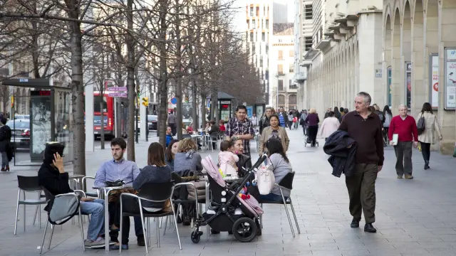 Aragón tiene más de 18.000 mayores de 90 años, mientras que pierde unos 13.000 jóvenes