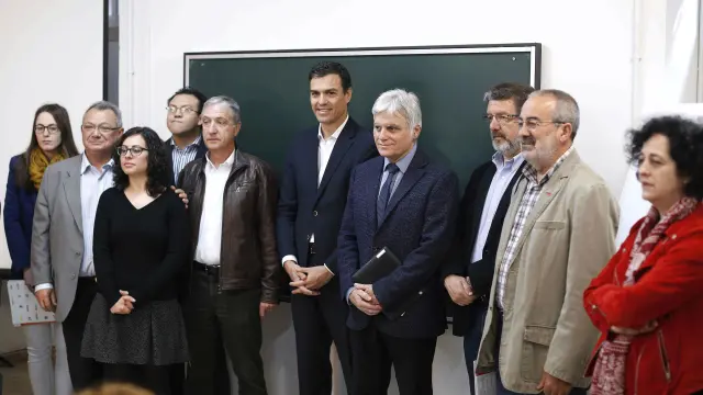 Pedro Sánchez con los representantes de la comunidad educativa