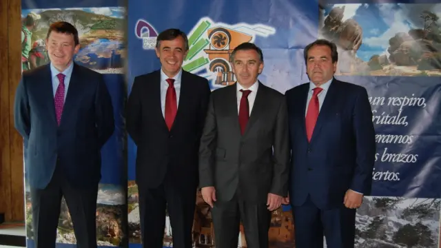 El presidente de la Diputación de Soria, Antonio Pardo (2i),ha estado acompañado de su homólogo zaragozano, Luis María Beamonte (2d), alcalde además de Tarazona,