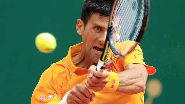 Novak Djokovic durante un partido en Montecarlo