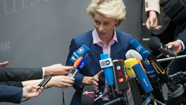 La ministra de Defensa alemana, Ursula von der Leyen, reconoció las deficiencias armamentísticas